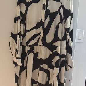 H&M Long Sleeve Abstract Dress
